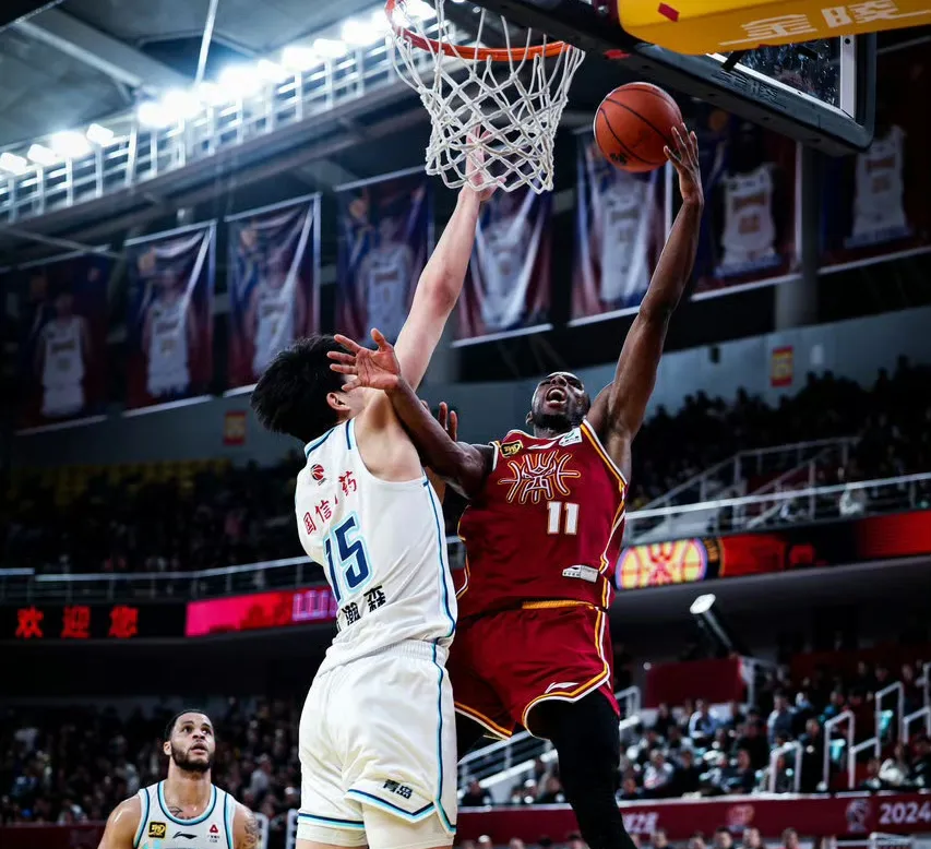 包含CBA常规赛倒计时，斯图加特集结日豪取连胜，细节引发关注，悬念犹存，球队文化再被提及的词条