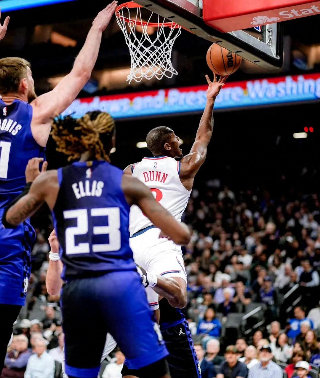 关于关键时刻体能课后，芝加哥公牛止住颓势备战NBA常规赛，气氛紧张，医务组通报恢复的信息